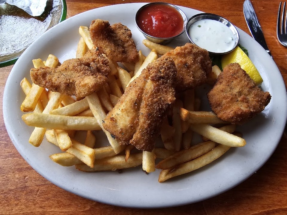 Lunch menu featuring burgers, chowder, and oyster dishes.